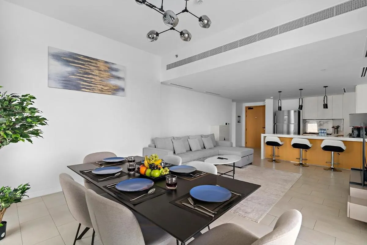 First Class 2Br Tranquil Beach Escape Dubai Apartment