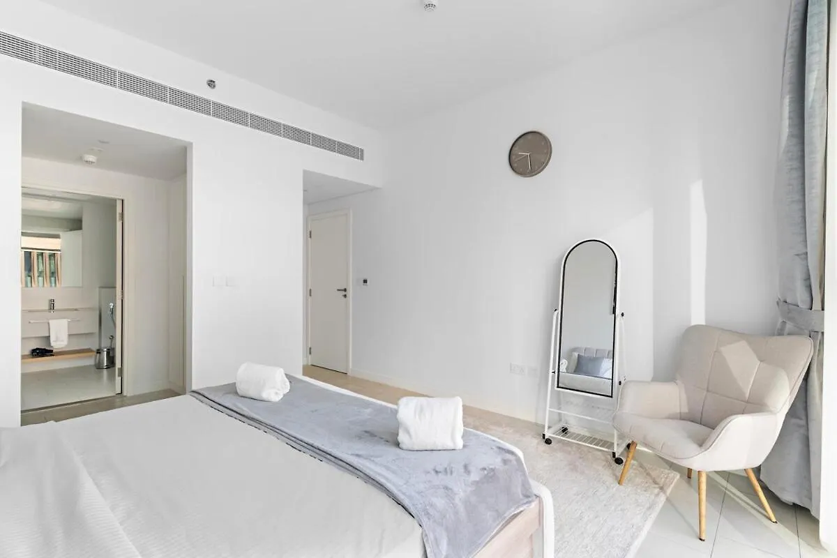 First Class 2Br Tranquil Beach Escape Dubai
