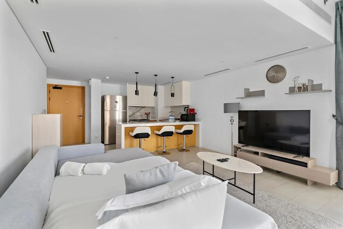 First Class 2Br Tranquil Beach Escape Dubai Apartment